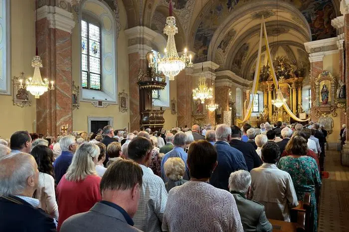 Musikalisch untermalt wurde der Gottesdienst durch den Gesangsverein Ilz und einem Instrumentalensemble unter der Leitung von Peter Joachim Heinrich. Johannes Chum und Andrejus Kalinovas brillierten als Solisten. N