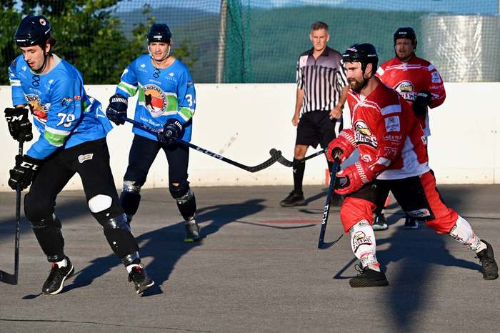 #79 Zankl Benjamin, #34 Prodinger Dominik, #77 Schumnig Stefan, ASKÖ Ballhockey Villach vs. HSC Eagles Poggersdorf, ASKÖ Ballhockey Villach vs. HSC Eagles Poggersdorf am 05.07.2024 in Villach (Alpen Arena ), Austria, (Photo by Bernd Stefan)