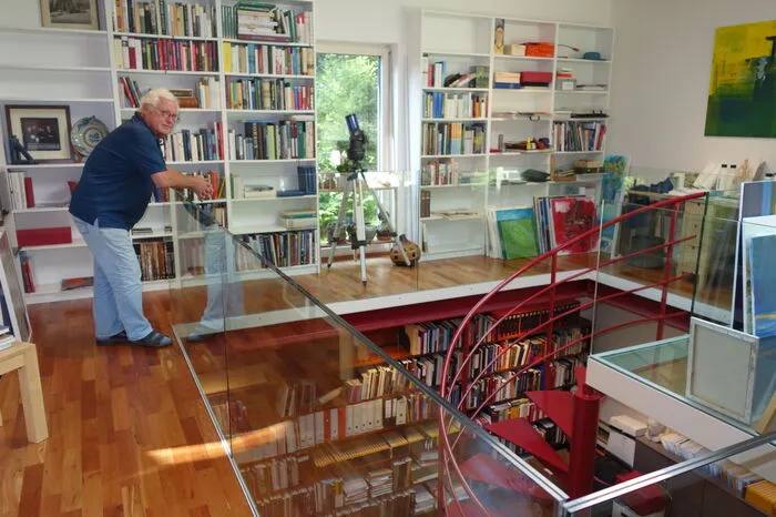 Der "Bücherturm" mit einer Treppe in Seipels Büro