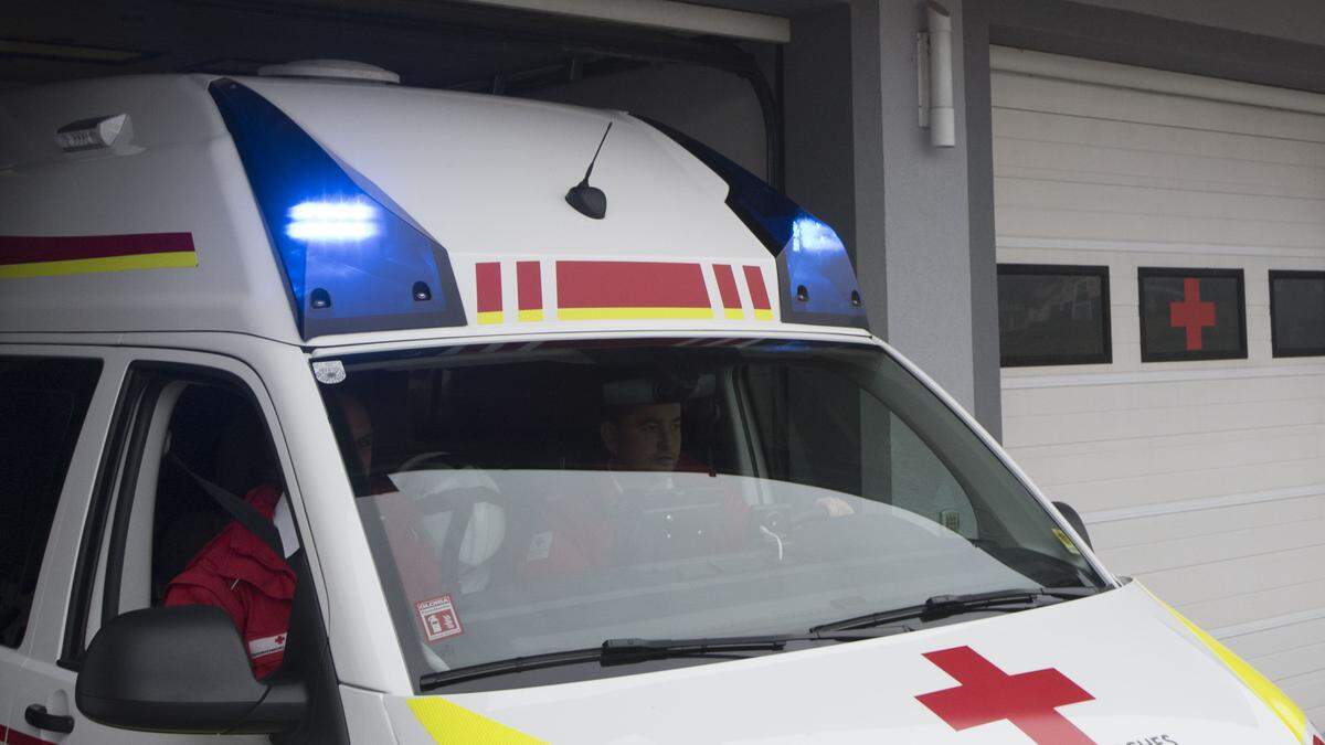 Die 85-jährige Klagenfurterin wurde nach der Kollision mit der Rettung in das Klinikum eingeliefert