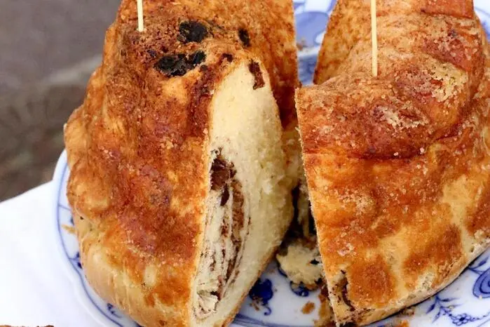 Vom selbstgemachten Reindling über Osterdekorationen bis hin zum Holzhandwerk reichte die reiche Angebotspalette. Apropos Reindling: Bei der Reindlingprämierung hatte Doris Posekardt vor Susanne Piessnegger und Gertrud Gigacher die Nase vorne.