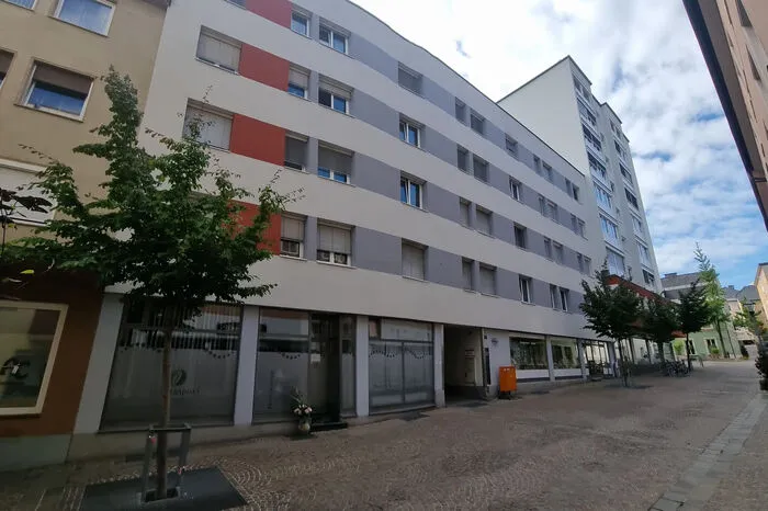 Eigentümer: Meine Heimat, SPÖ Unternehmen/Mieter: Handarbeiten Sabrina, La Therapista, Otelo