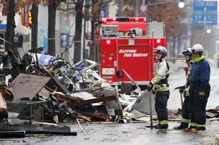 Ein Augenzeuge soll angegeben haben, nach der Explosion Gasgeruch wahrgenommen zu haben.