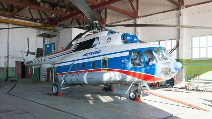 Dieser Hubschrauber stürzte mit acht Russen an Bord ins Meer. 