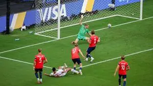 Jude Bellingham trifft hier zum 1:1, unmittelbar zuvor soll es zu einer Kabelberührung gekommen sein