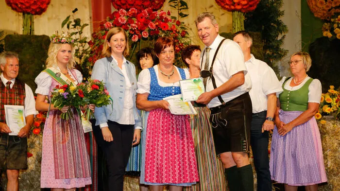 Bei der Flora 2017 in Fischbach wurden wieder grüne Daumen vergoldet. Klicken Sie sich durch die Preisträger und die Schlußveranstaltung des 58. Landesblumenschmuckbewerbs.