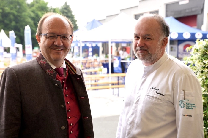 Helmut Petschar mit Andreas Fauland von den Tourismusschulen Villach