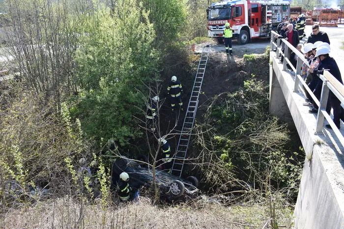 Um den Ernstfall möglichst realitätsnah zu simulieren, kamen auch zahlreiche Statisten zum Einsatz.