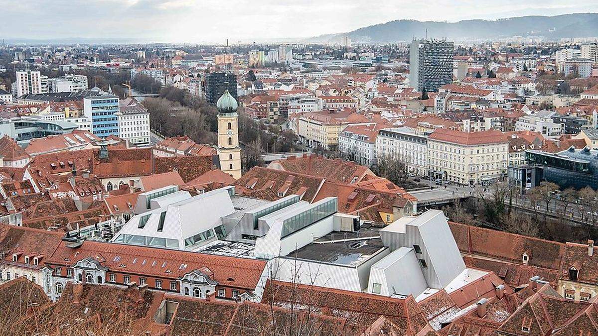 Das dach wartet weiter auf seine Fertigstellung in &quot;Bronze&quot;