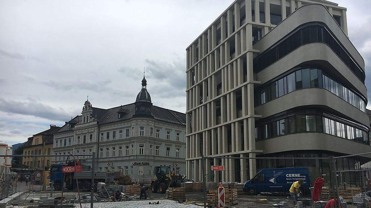 Straßensperre auf dem Hans-Gasser-Platz regt auf