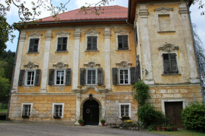 200.0000 Euro wurden in die fachgerechte Renovierung der Barockfassade investiert.