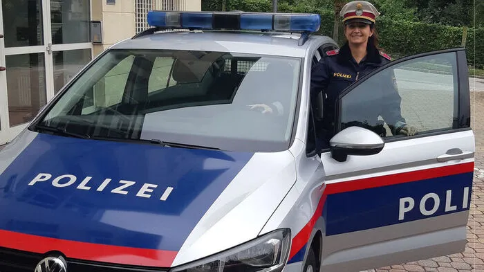 Diese Polizistin rettete nach einem Unfall einen schwer verletzten Kater