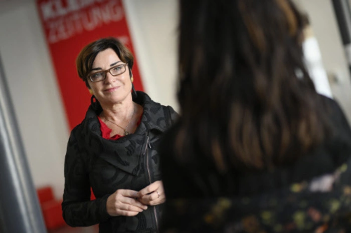 Mit dem Gesundheits- und Sozialwesen verwaltet Beate Prettner (SPÖ) 27 Prozent des Landesbudgets von 2,93 Milliarden Euro. Echten Gestaltungsspielraum hat sie aber nicht. In der Coronakrise war die Landeshauptmannstellvertreterin überfordert und sorgte selbst in der eigenen Partei oft für Kopfschütteln. Auch den Pflegenotstand scheint Prettner, die als beratungsresistent gilt, zu spät erkannt zu haben. Positiv: Im Sozialbereich verzichtet sie auf die entwürdigende Inszenierung der Bezieher.Genügend