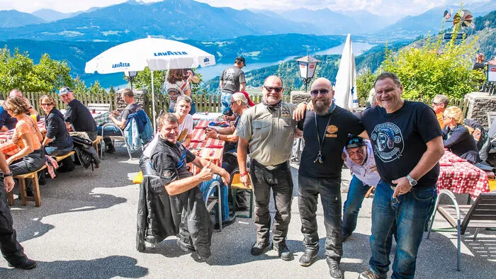 Die erste offizielle Ausfahrt  im Rahmen der European Bike Week 2018 – durchgeführt vom Alpe Adria Chapter – führte die Biker heute über Fürnitz, Feistritz im Gailtal auf die Windische Höhe, wo beim Gasthof Enzian die Kaffeepause eingelegt wurde.  