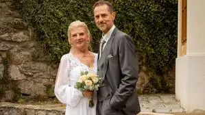 Die Frischvermählten blicken gemeinsam in ihre Zukunft