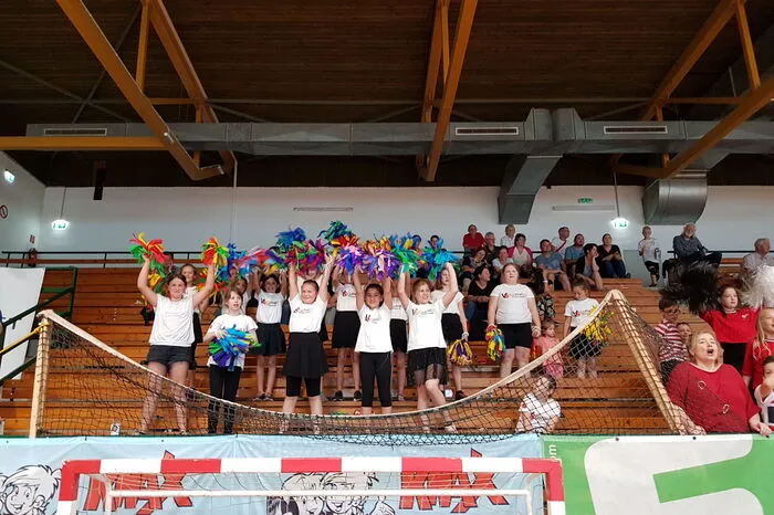 Viele der Mannschaften hatten eigene Cheerleader dabei, wie die Volksschule Köflach.