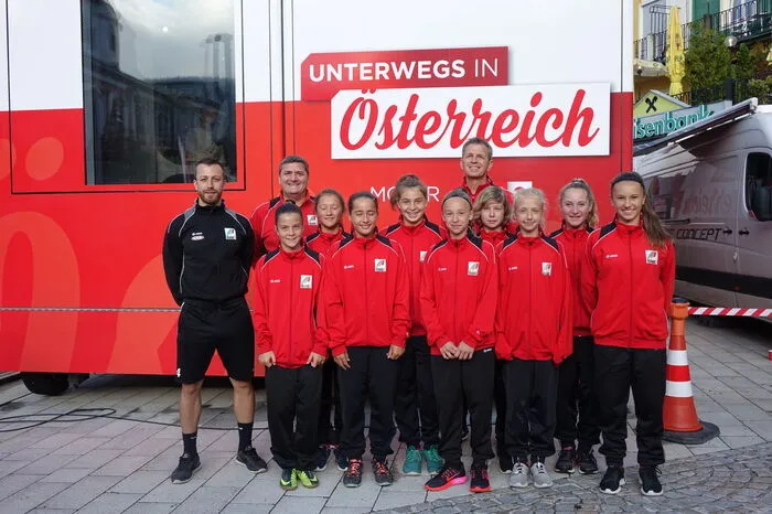 Die Damen der Steirischen U14-Fußballmannschaft haben extra ihr Training unterbrochen.