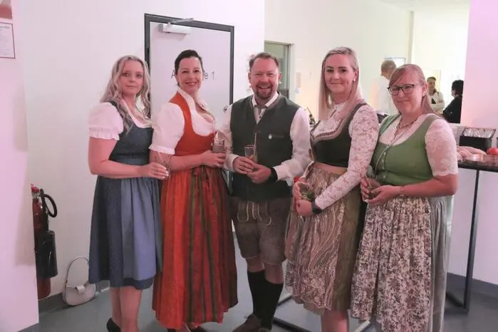 Zahlreiche Weggefährten, Kollegen und Patienten folgten der Einladung und feierten mit dem Mediziner bis in den Abend hinein.