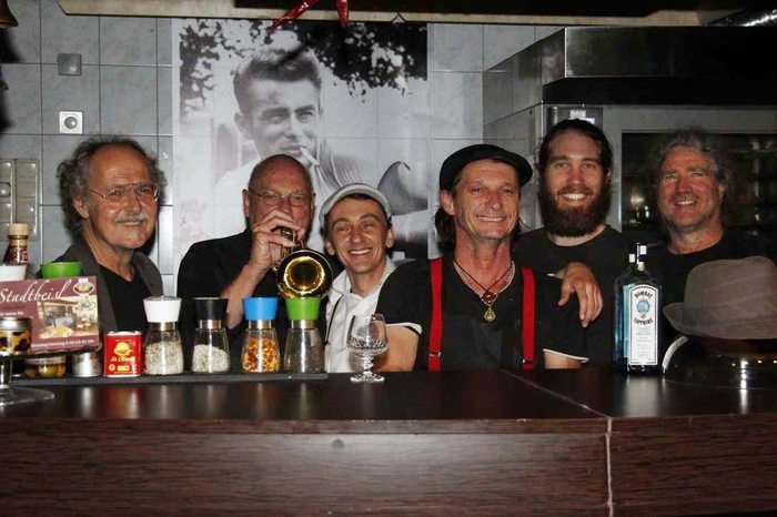 Ihr 30jähriges Bestehen im Gründungslokal feierte ebenso die Beisl Band mit Bandleader Peter Lorenz...