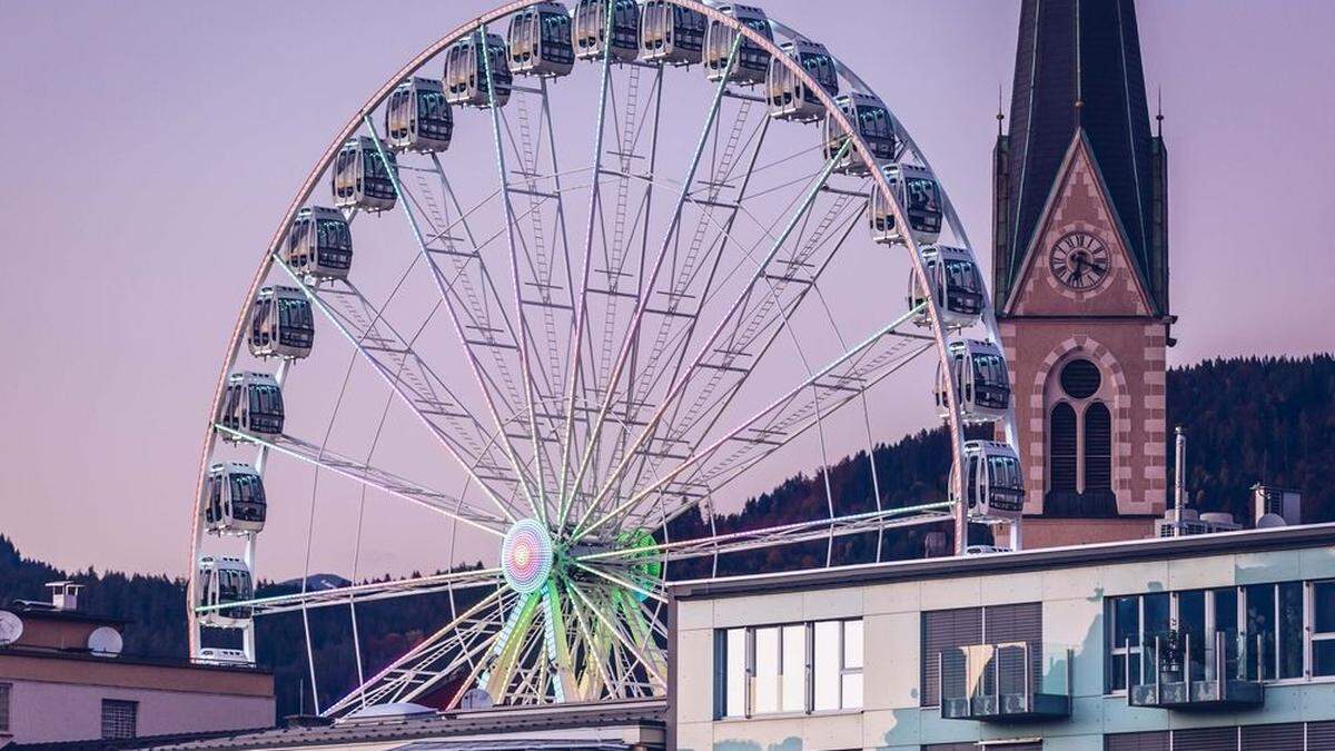 Das Riesenrad ist in Villach seit einer Woche in Betrieb