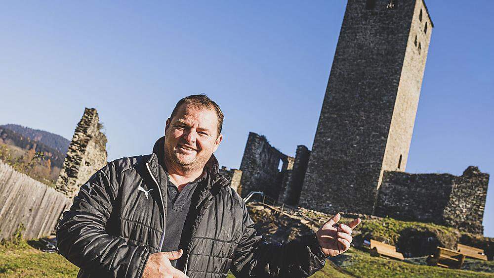 Burgherr Dietmar Messner öffnet die Tore der Burg Liebenfels