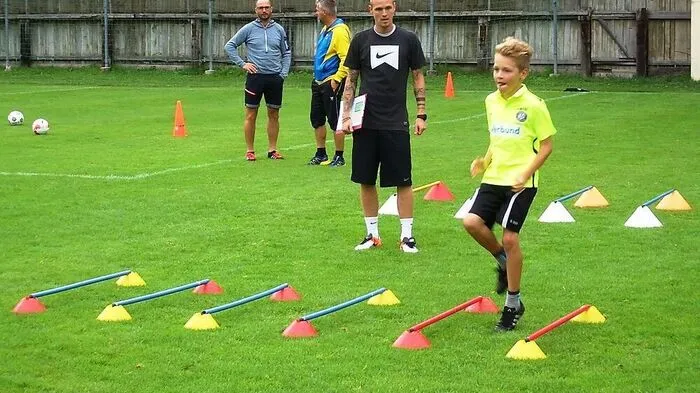 Ex-Fußball-Profi Dominic Pürcher gibt Erfahrungen weiter