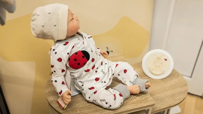 Sticklett-Produkt Mary auf einer Puppe