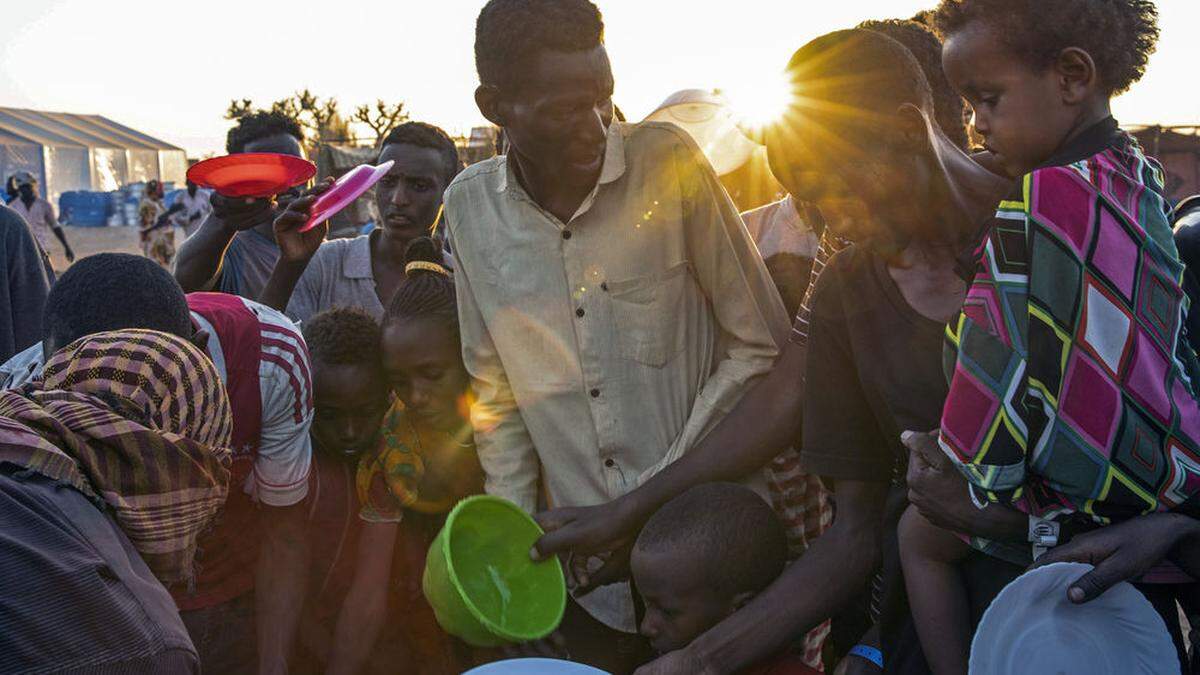 Tausende sind vor den Kämpfen in Tigray auf der Flucht 