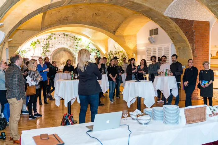 Bis mit dem Karfreitag der Aufbau startet, stellten sie gestern bei einem „Meet &amp; Greet“ im Hotel Weitzer einander ihre Projekte vor.