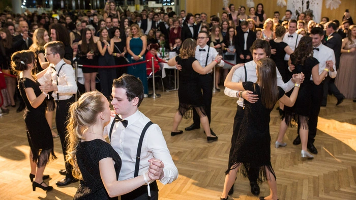 Unter dem Motto "The Great Gatsby - Golden 20s" baten die Maturanten des BORG Wolfsberg am Samstag zum Tanz ins Veranstaltungszentrum Kuss.