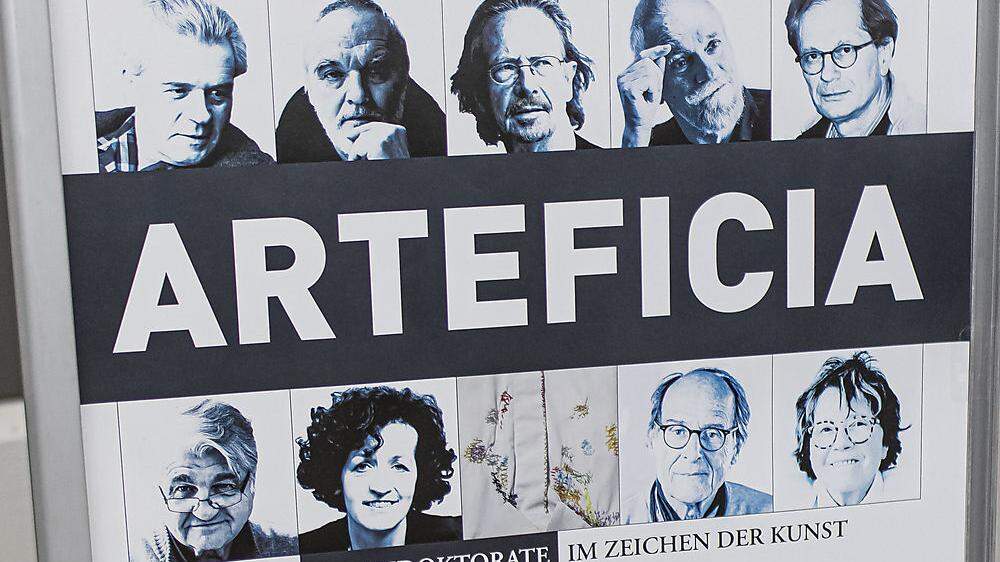 Arteficia heißt die Ausstellung, die den Focus auf die Ehrendoktoren der Uni Klagenfurt lenkt - wegen des Lockdowns ist sie derzeit geschlossen