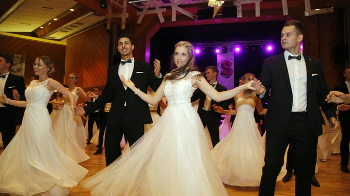 Hier gibt's die besten Bilder zum Maturaball der HAK und HTL Fürstenfeld!