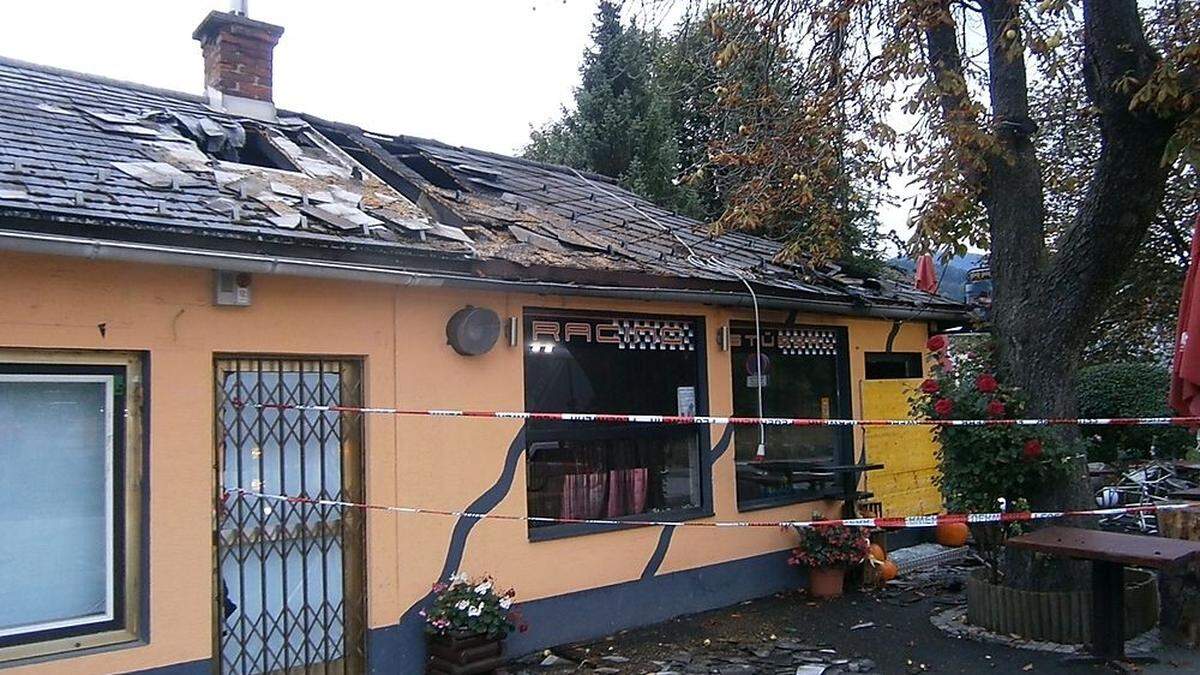 Das Café in Bruck am Morgen nach dem Brand