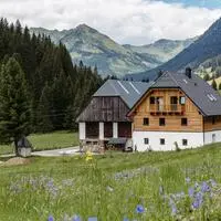 Am Fuße der Wölzer Tauern liegt das Almhaus von Martin Moschitz-Kumar