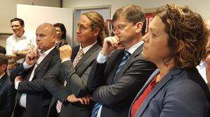 Mit angespannten Gesichtern verfolgte die SPÖ Südoststeiermark die erste Hochrechnung am Wahlsonntag um 17 Uhr