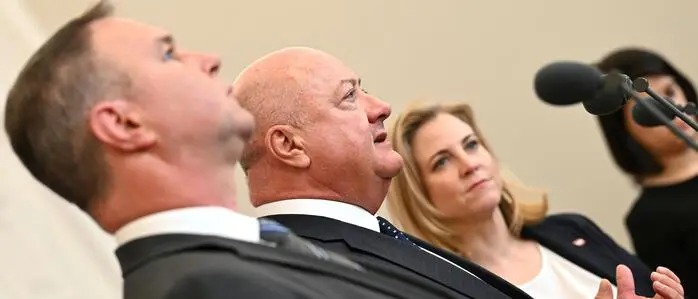 Am Ende doch einig: Vizekanzler Andreas Babler (SPÖ), Bundeskanzler Christian Stocker (ÖVP) und Außenministerin Beate Meinl-Reisinger (Neos) 