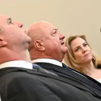 Am Ende doch einig: Vizekanzler Andreas Babler (SPÖ), Bundeskanzler Christian Stocker (ÖVP) und Außenministerin Beate Meinl-Reisinger (Neos)