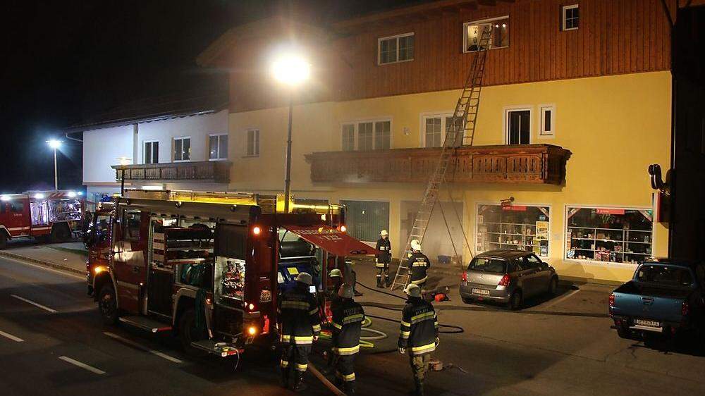 Brand im Keller: Wohnhaus musste evakuiert werden