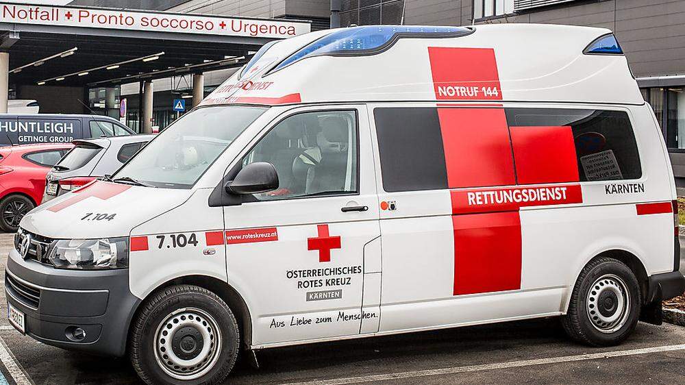 Die Rettung brachte den Verletzten ins Klinikum Klagenfurt