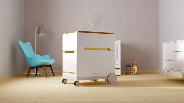 Philip Mühlbachers rollbarer Wickeltisch ist dagegen eine Art Design-Matrjoschka – in dem Tisch verstecken sich Badewanne, Heizung und Waage. Die Kombination ist höhenverstellbar – damit ist Rückenschmerz quasi wie von der Windel verweht. „Die erschwerten Bedingungen haben den Gestaltungsdrang noch einmal beflügelt, vielen Entwicklungen fehlt nicht mehr viel bis zur Marktreife“, so Mario Zeppetzauer, Leiter der Abteilung Industrial Design der Kunstuni Linz.