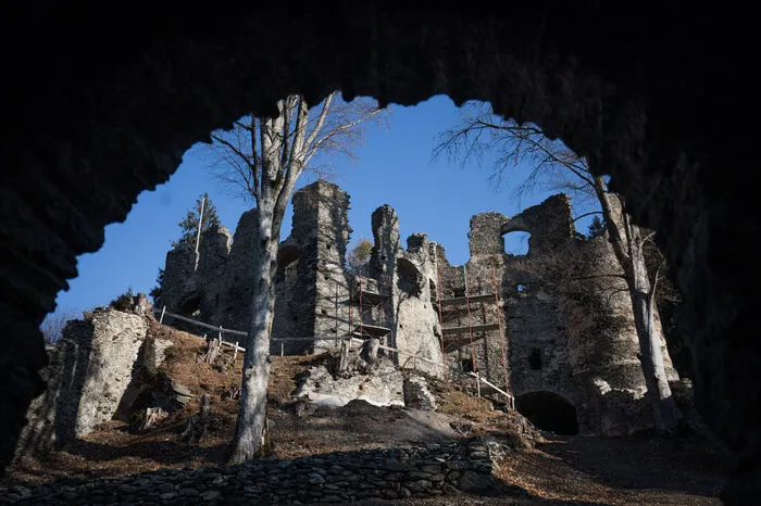Seit 2016 wird an der Sicherung der Ruine Eichelberg gearbeitet. Das Projekt ist eine Kooperation der engagierten Besitzerfamilie Orsini-Rosenberg mit Land, Gemeinde, EU und Bundesdenkmalamt.