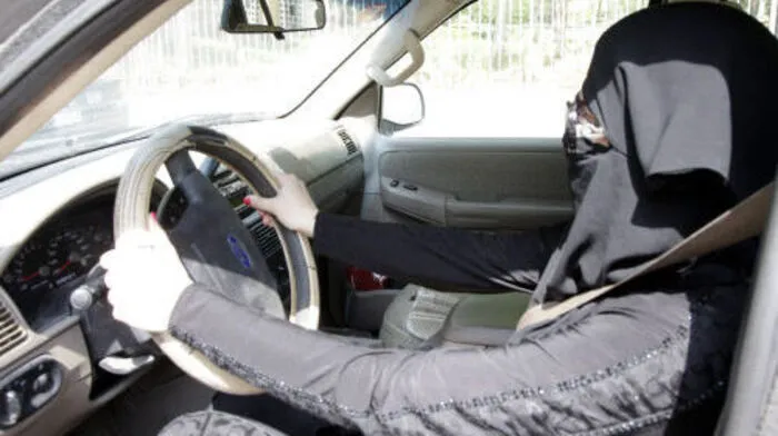 Frauen am Steuer werden in Saudi-Arabien zur Kassa gebeten