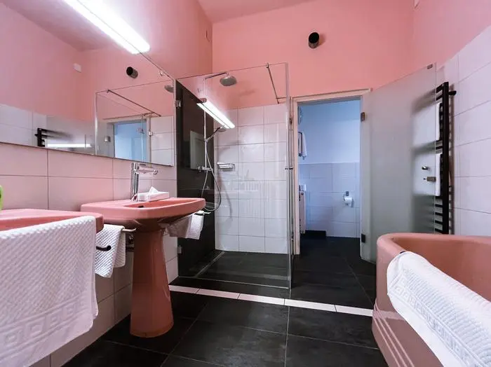 Das Bad in der 4er-WG ist frisch renoviert