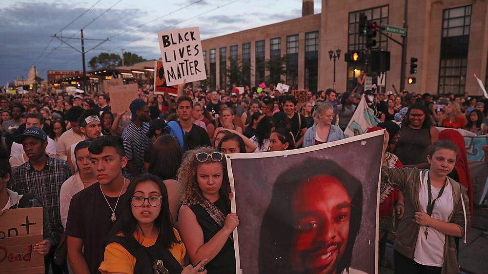 Trauerzug im Gedenken an Philando Castile 