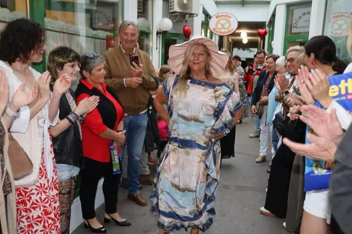 Beteiligt an dieser doch sehr emotionalen Modenschau waren zahlreiche Firmen der Stadt