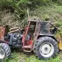 Der Traktor stürzte rund 100 Meter über den Hang, der Mann konnte aber noch abspringen
