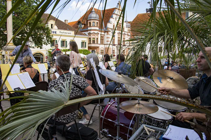Auch der Bläserkreis der Musikschule begeisterte mit flotten Melodien.