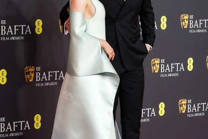 Jack Lowden und Saoirse Ronan
