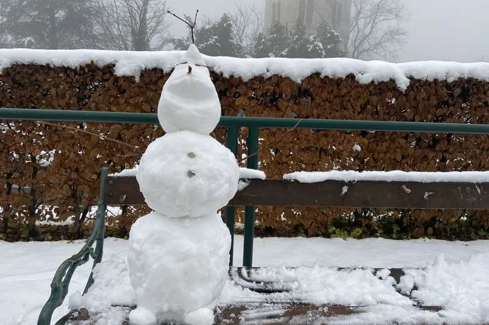 ... ein "Frosty" auf der Parkbank ...