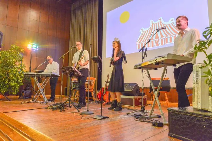 Die Band Wallner und Wallner begleitete die Schüler und ihre Gäste den ganzen Abend mit Tanzmusik.